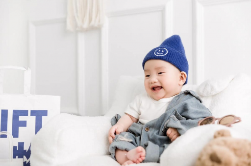 鞍山宝宝躺着吃奶有影响吗